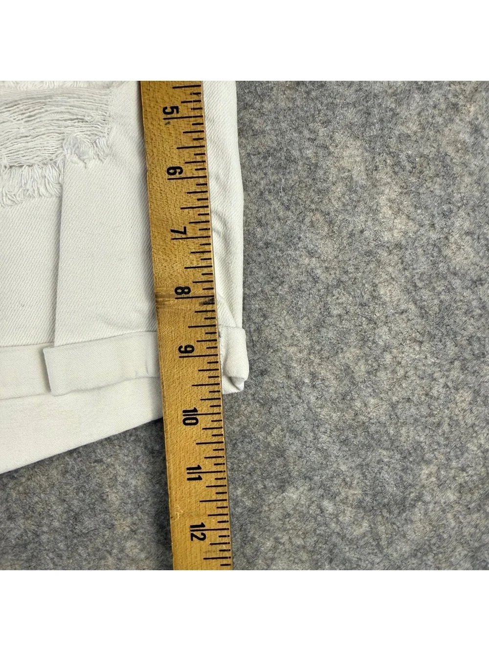 Abercrombie & Fitch White Distressed Denim Booty Shorts Size 10 Waist 30 2” 871